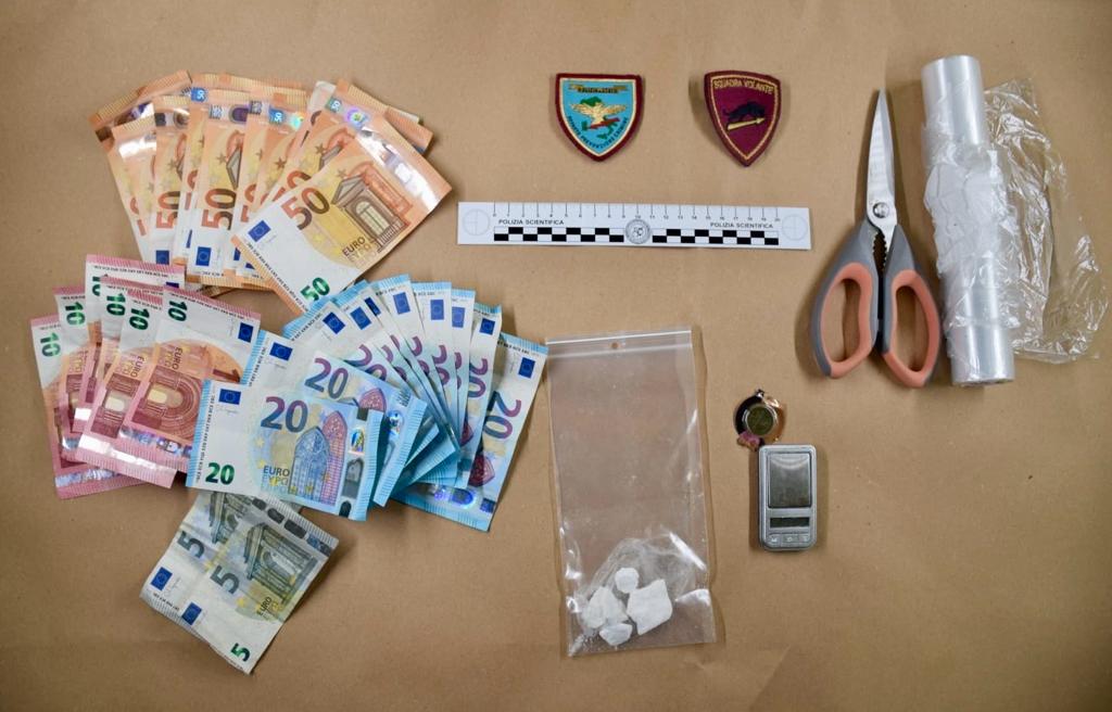 La polizia di Pescara arresta una donna nel quartiere Rancitelli trovata in possesso di cocaina