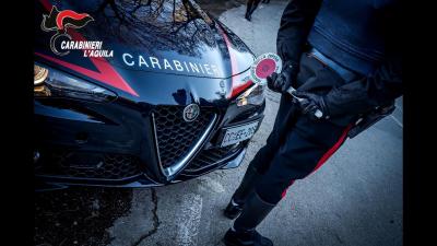 Altopiano di Navelli, 81enne chiusa in stanza per sfuggire al figlio: 47enne arrestato dai Carabinieri per maltrattamenti