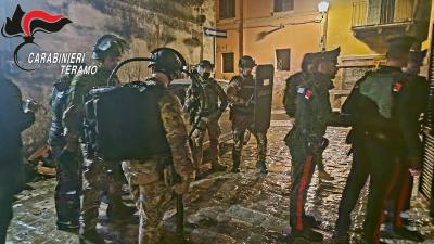 Maxi blitz antidroga dei Carabinieri a Giulianova: sgominata la rete dello spaccio nella zona “Rocca”