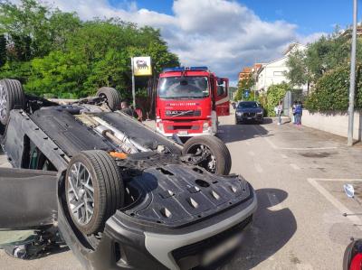 Incidente stradale in viale Crispi a Teramo ferita una giovane donna 