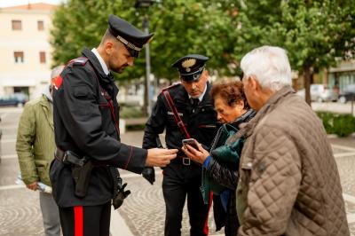 Pineto, "Suo marito è coinvolto in una truffa": finto carabiniere raggira un'anziana, due arresti sulla Statale 16