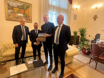 "Il Ministro Zangrillo elogia il progetto di fusione tra Pescara, Montesilvano e Spoltore: 'Un modello di efficienza amministrativa europeo'"