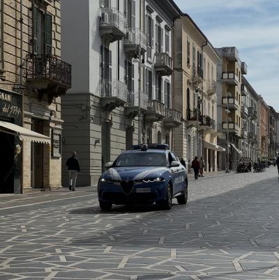 Droga e banconote false in cassaforte: blitz della Polizia di Stato nel Frentano, nei guai due giovani