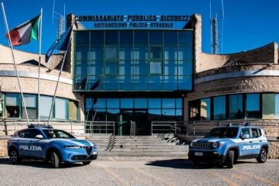 Ruba la carta di credito a un minorenne e fa acquisti in tabaccheria: arrestato un giovane ad Avezzano
