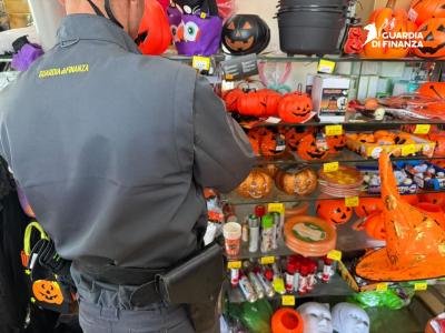 Guardia di Finanza di Teramo, operazione Halloween sicuro: sequestrati oltre 27mila prodotti irregolari