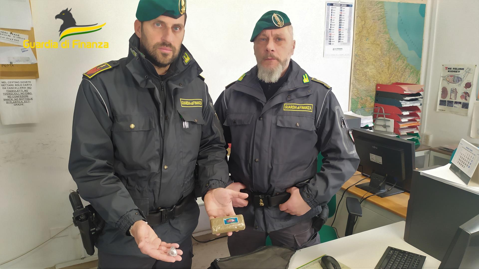 Guardia di Finanza Pescara, Piano di azione Drug Market, arrestato a Rancitelli un giovane pusher con la droga negli slip