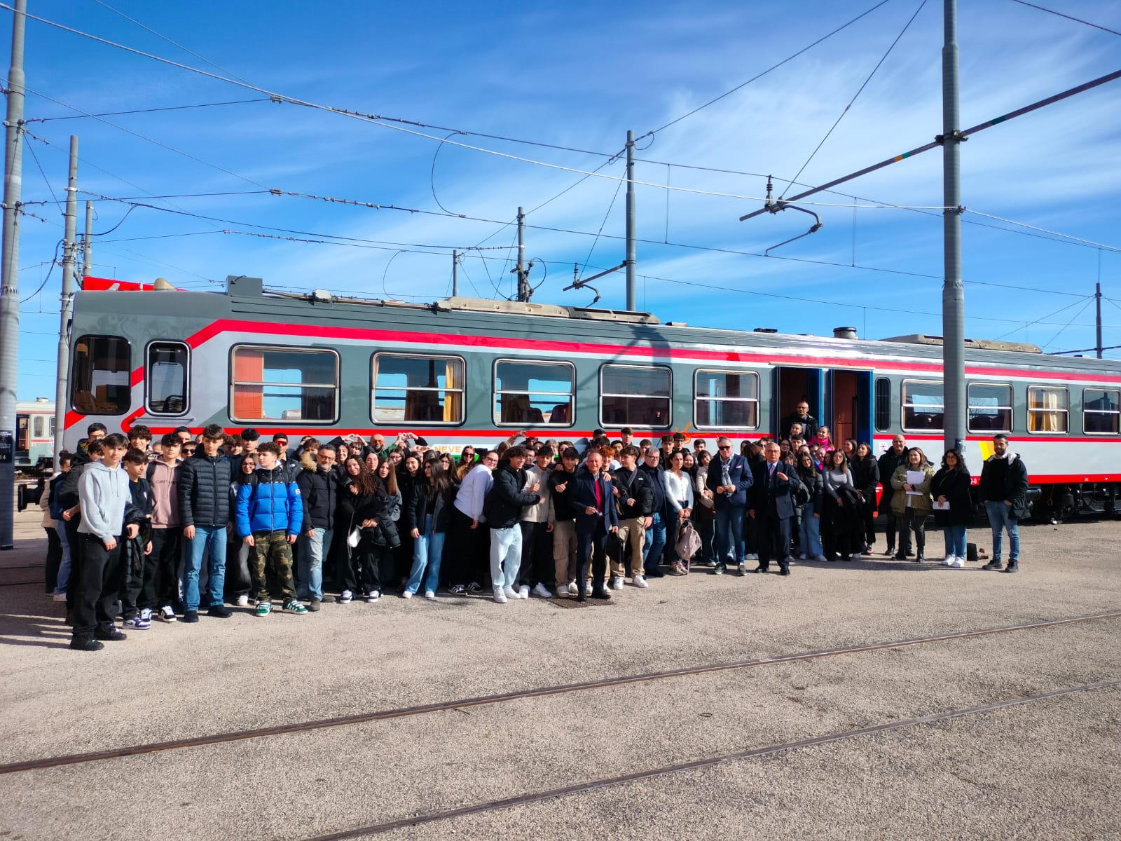 Sicurezza ferroviaria: cento studenti in visita nell’officina dei treni della TUA di Lanciano