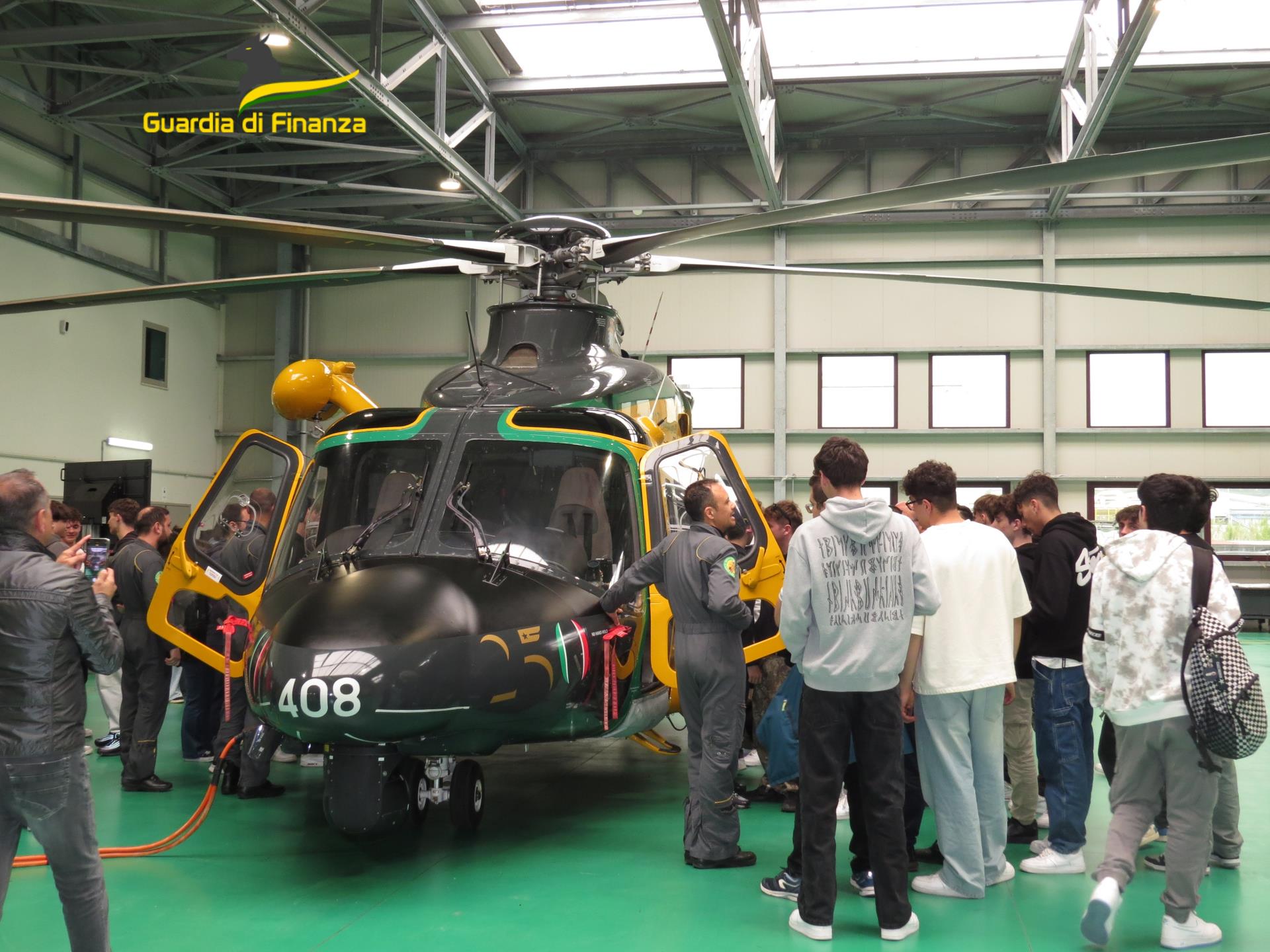  Gli studenti dell'Istituto Tecnico Nautico di Ortona accolti dalla Guardia di Finanza di Pescara