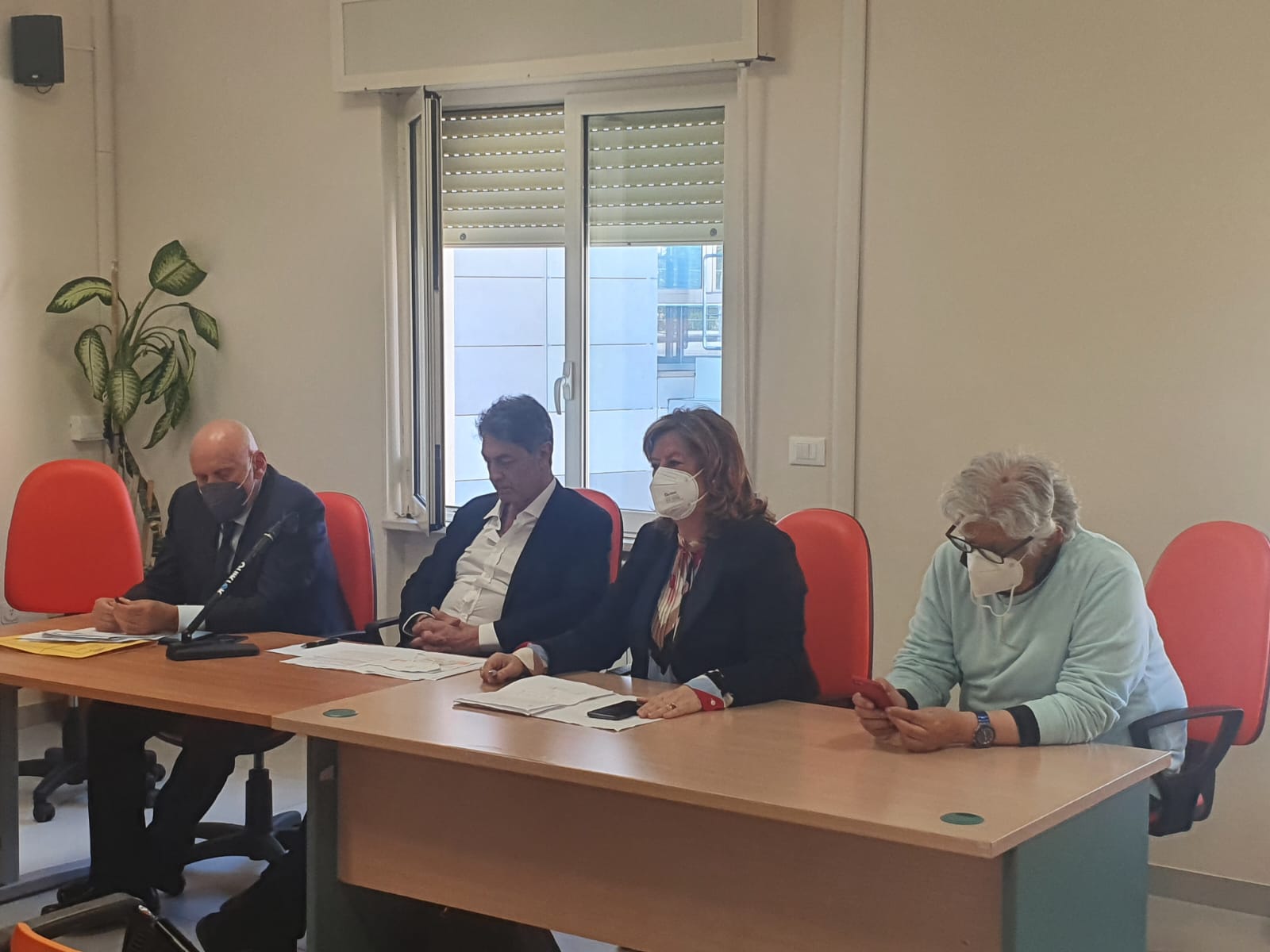 Ospedale Sulmona: l'assessore Verì incontra gli operatori del presidio e il sindaco Di Piero