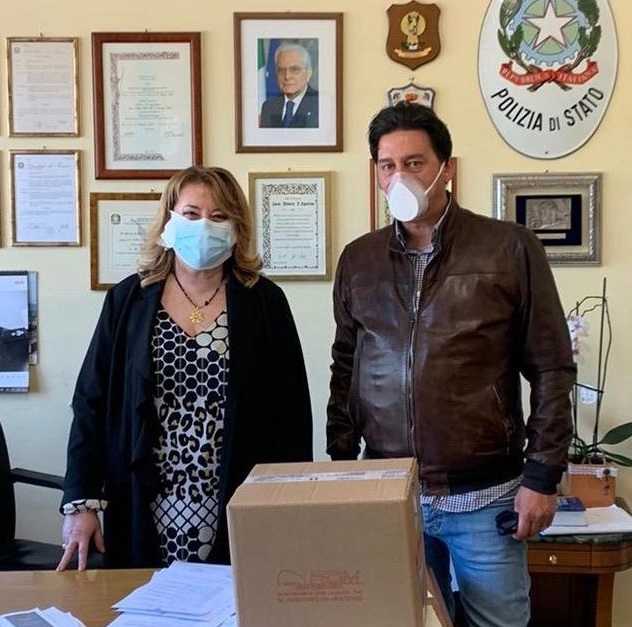 Coronavirus, a Lanciano la Rdm Ricambi avvia la produzione di mascherine e ne dona 300 a polizia e carabinieri 