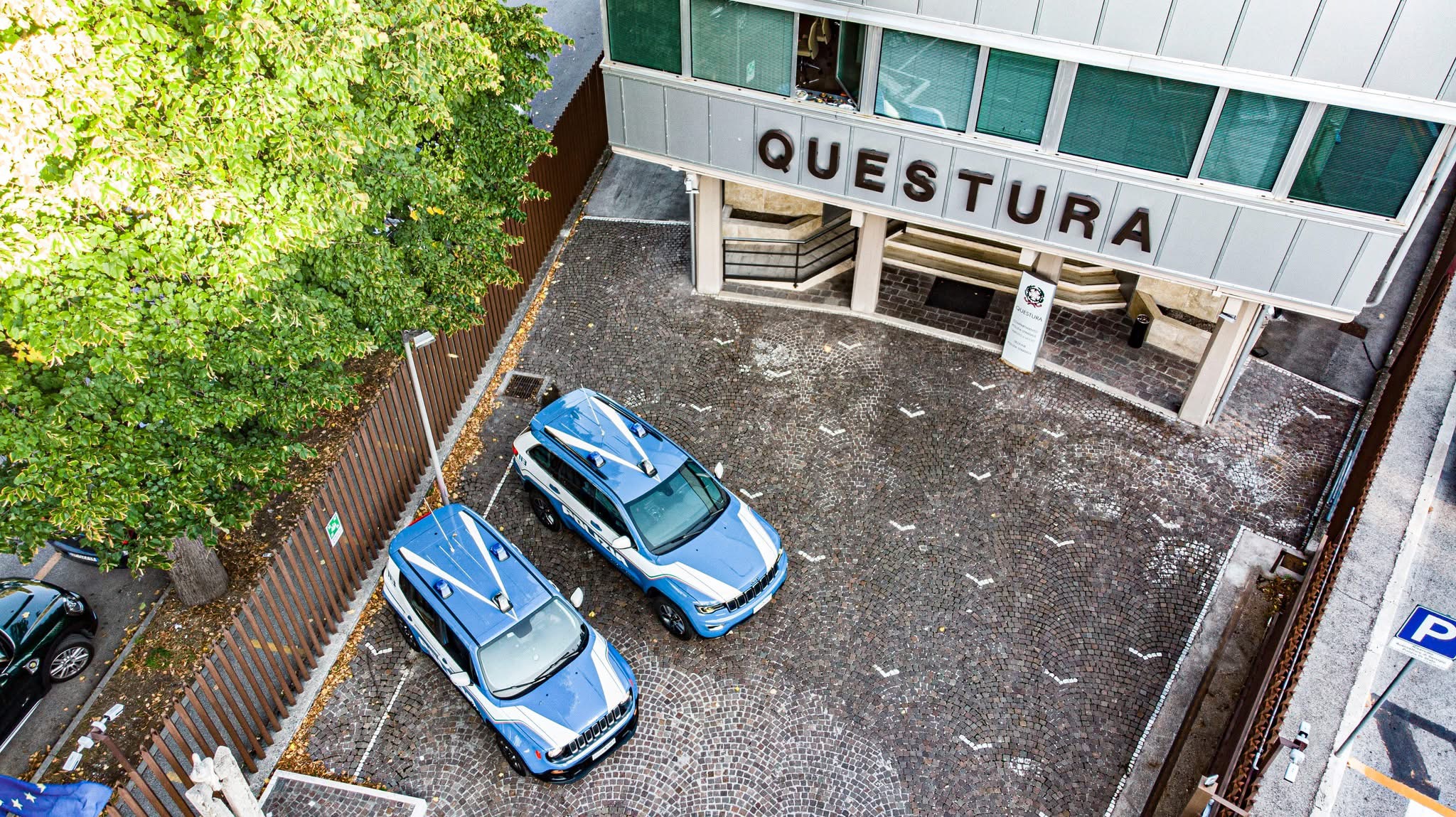 L'Aquila, droga gestita dal carcere con uno smartphone: arrestata coppia di spacciatori dalla Squadra Mobile