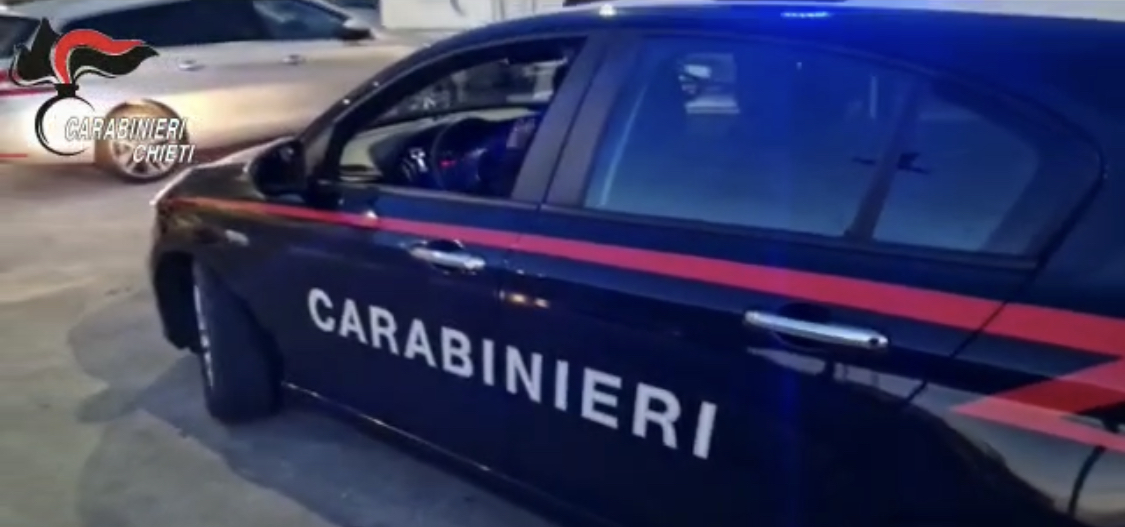 Pestaggio razzista ai danni di un cuoco a Francavilla al Mare: quattro giovani colpiti da divieto di dimora