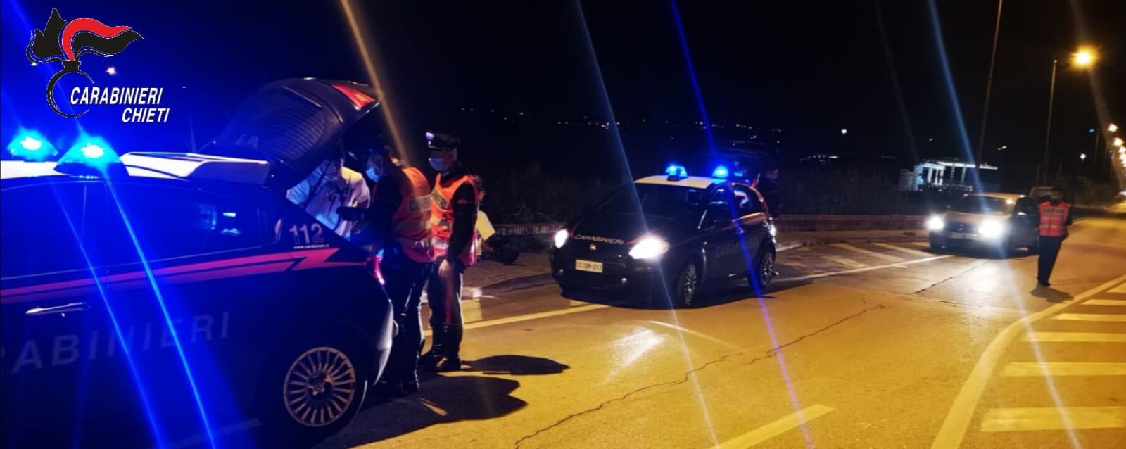 Fugge in moto senza casco per evitare il controllo: arrestato a Tollo con cocaina, hashish e munizioni