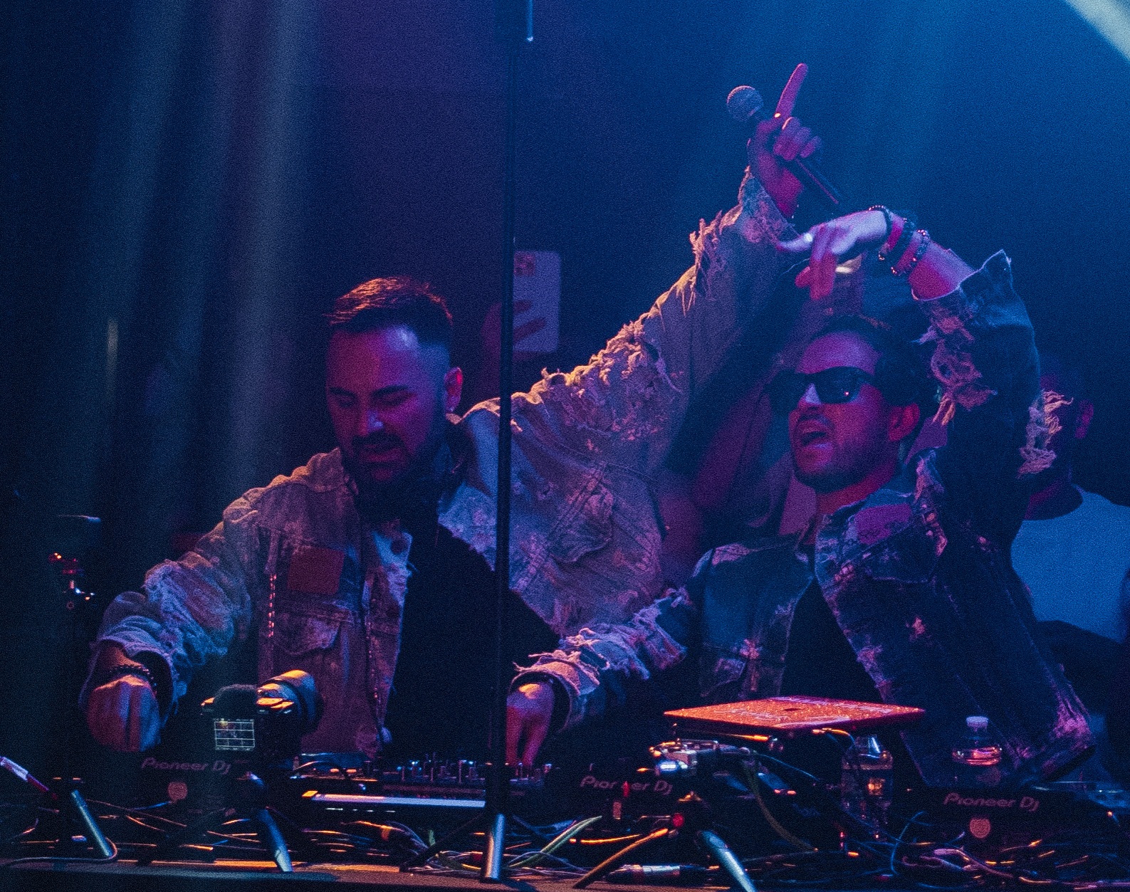 Il duo di djs/produttori di Pescara, Smoothies, trionfa con il loro remix Baile Funk della hit mondiale “Light It Up” nel remix contest dei Major Lazer