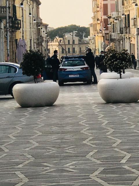 Vandali a Lanciano e Avezzano danneggiano auto, un arresto nella Marsica