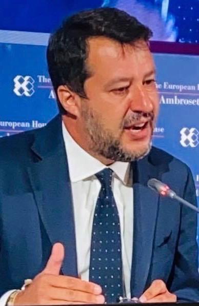 Sicurezza, il leader della Lega Salvini annuncia: in arrivo più forze dell'ordine a Chieti 