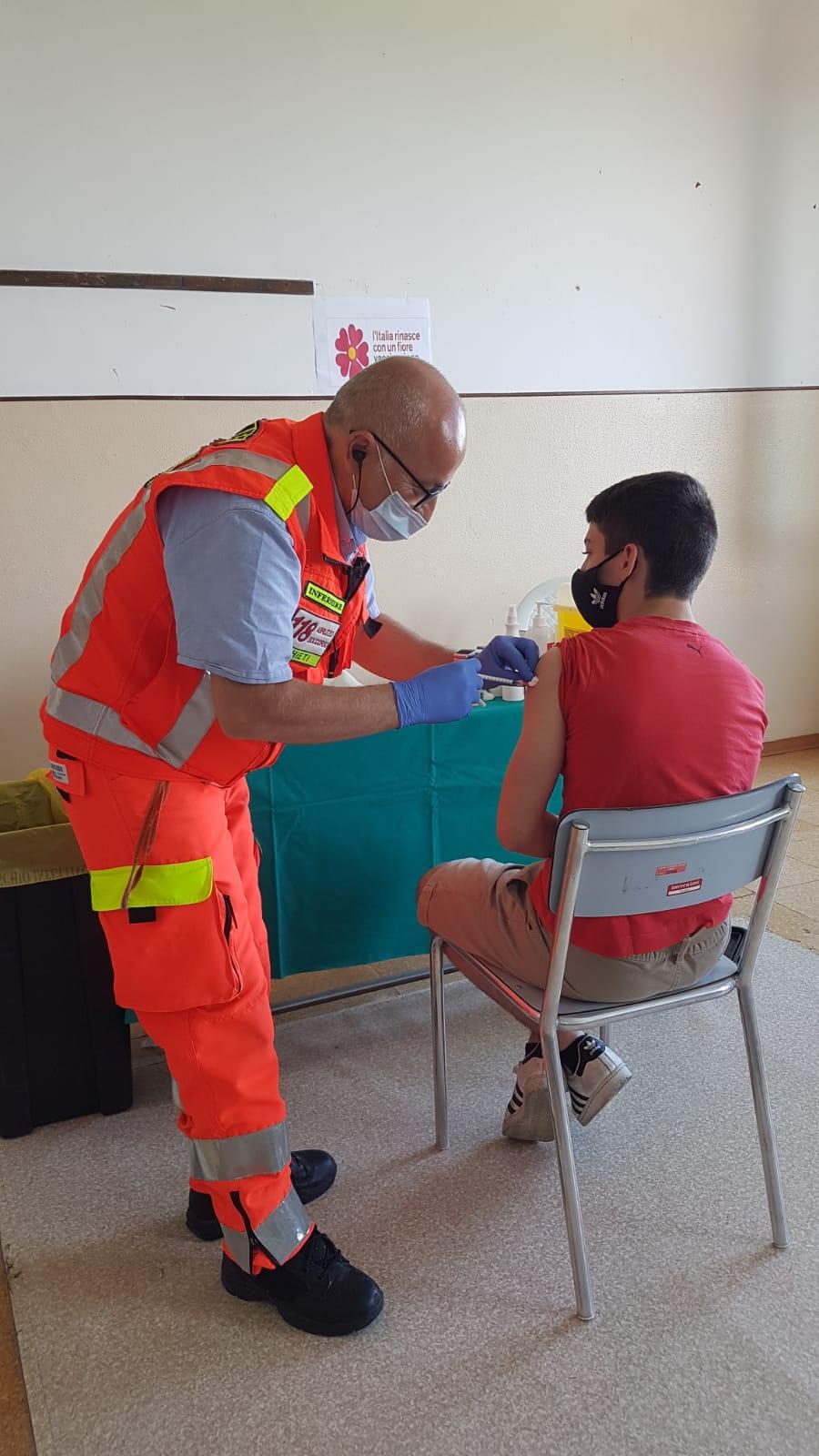 Vaccini, open day di una settimana all’hub di Teramo
