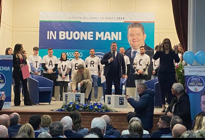 Avezzano, bagno di folla al Teatro Don Orione per l'evento elettorale di Massimo Verrecchia 