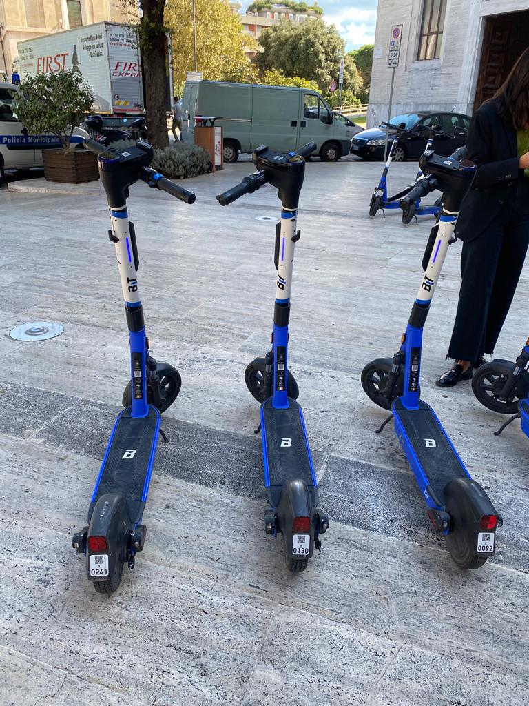 Monopattini ed e-bike spopolano a Pescara: da giugno percorsi oltre 340mila chilometri e risparmiate 64 tonnellate di Co2