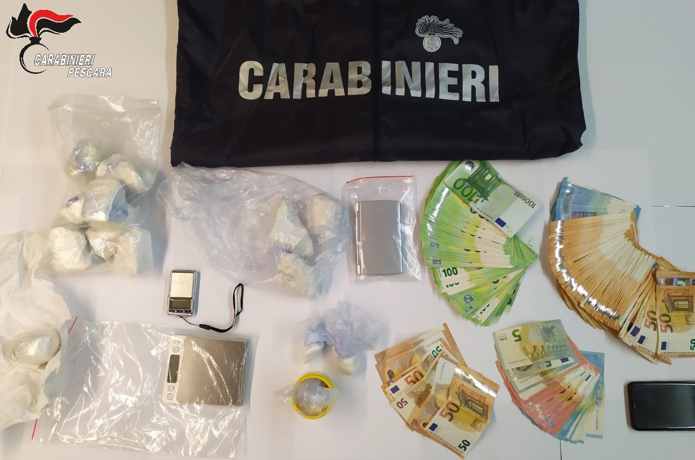 Scoperto deposito di droga a Pescara. I Carabinieri arrestano 2 persone