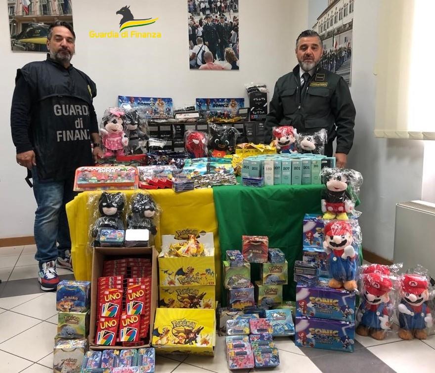 GdF Teramo: maxi sequestro di carte e personaggi di cartoni animati contraffatti.