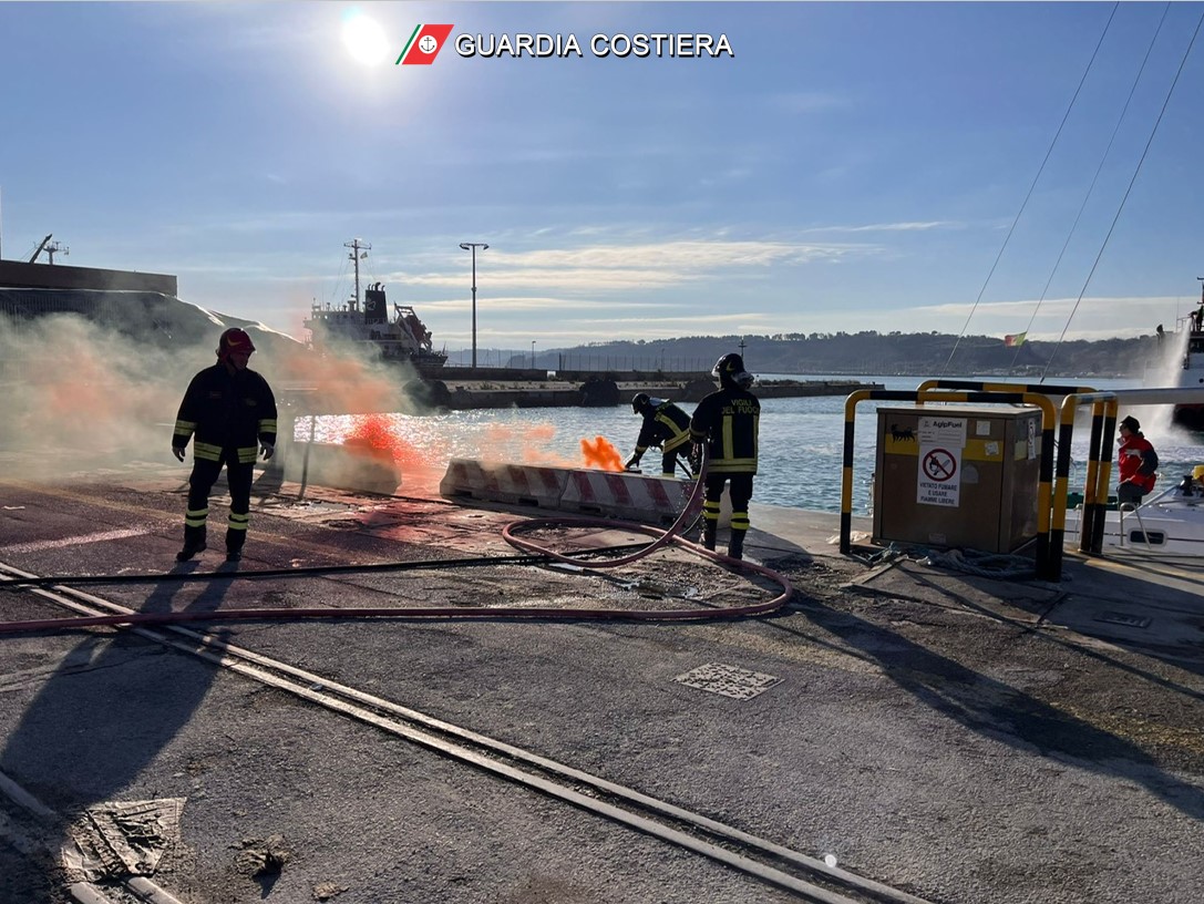 Esercitazione nel porto di Ortona per testare le misure antincendio e antiterrorismo