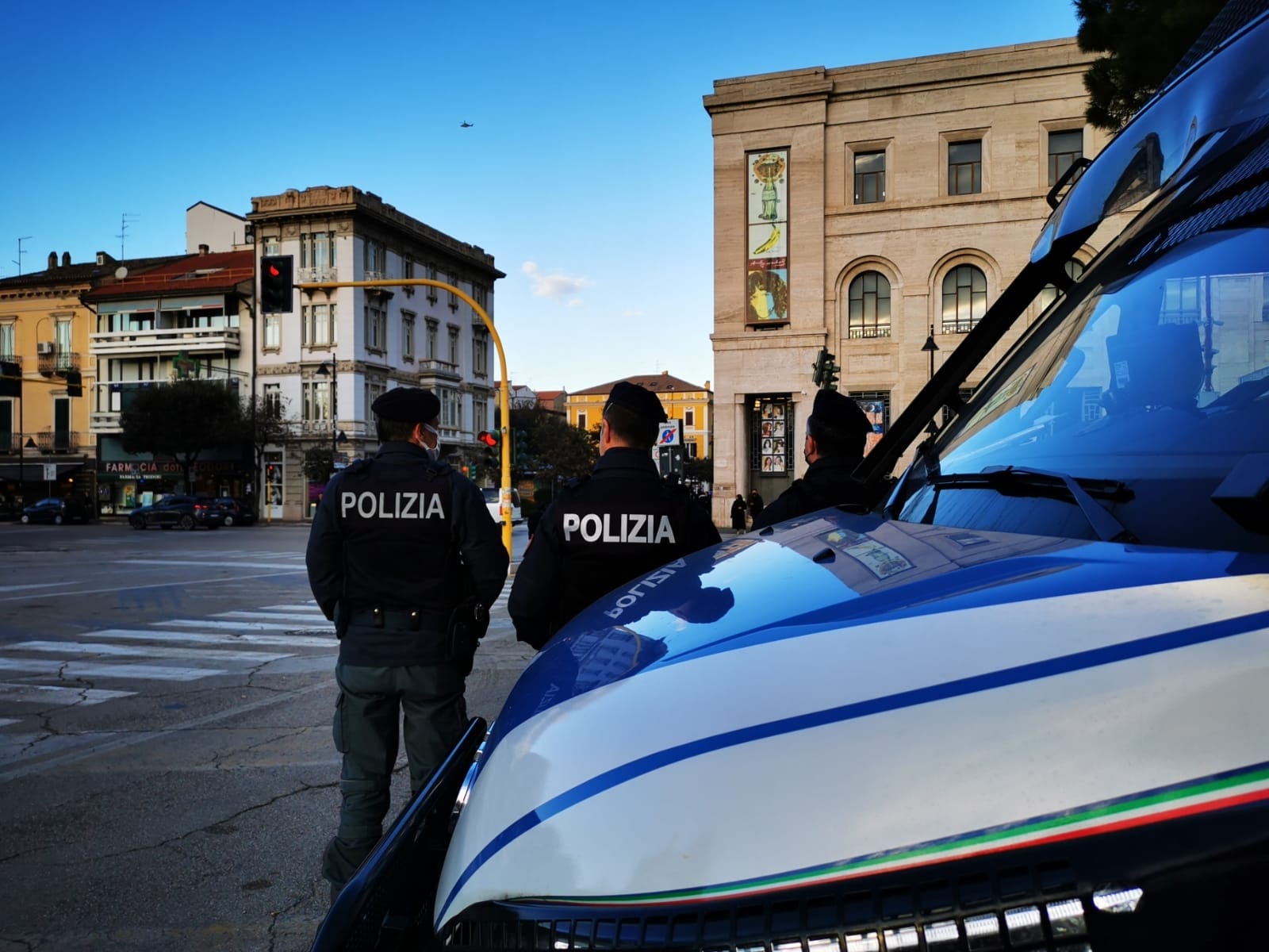 Pescara, arrestati dalla Polizia per aver danneggiato auto in sosta nell'area di risulta