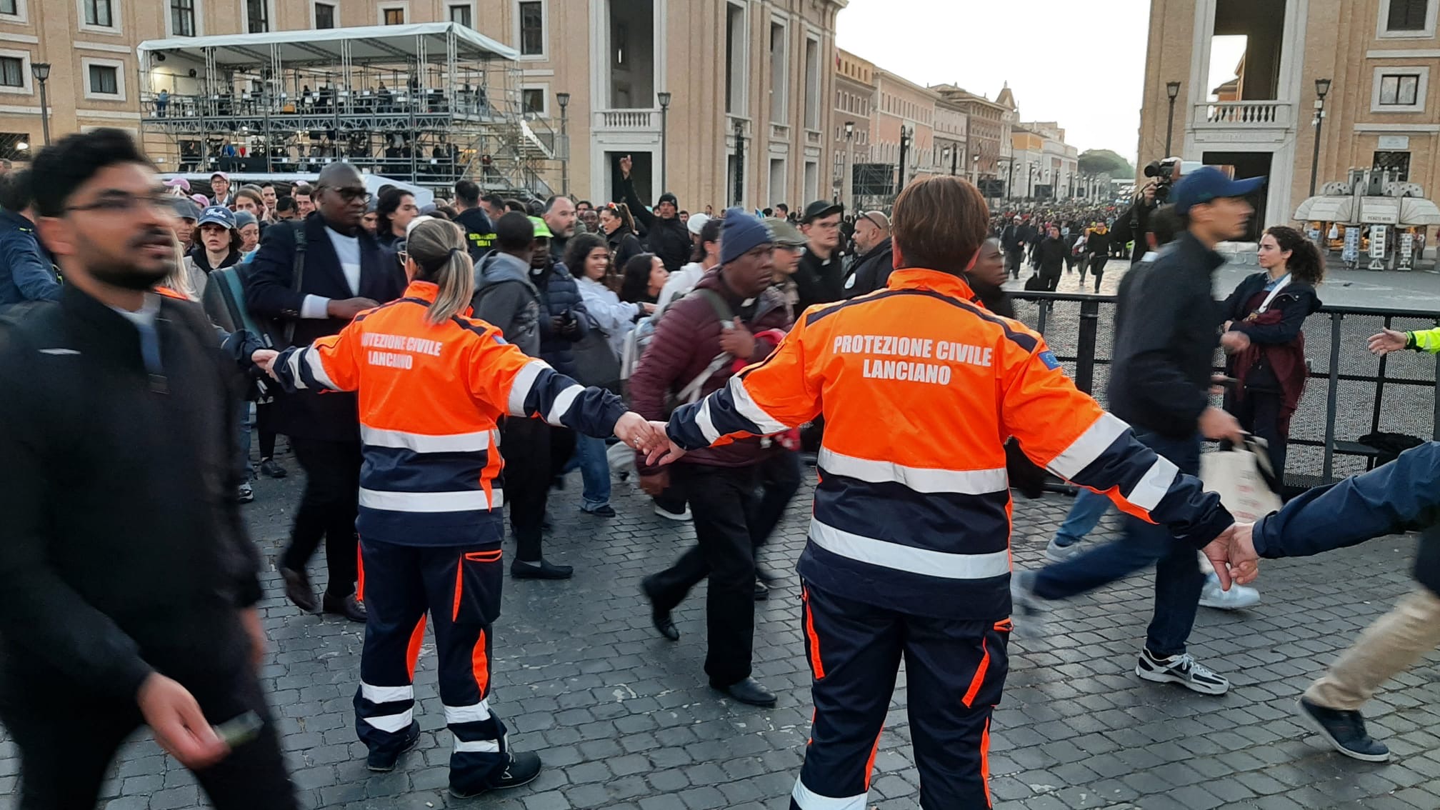 Anche i Vigili del Fuoco in Congedo Protezione civile  di Lanciano a Roma per i funerali di Papa Francesco: “Un onore esserci”