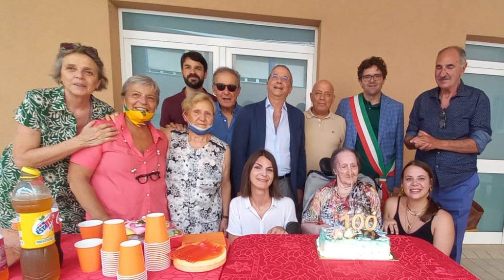 Sale a 23  il numero di centenari a Vasto con le 100 candeline spente da Adriana Pietrocola