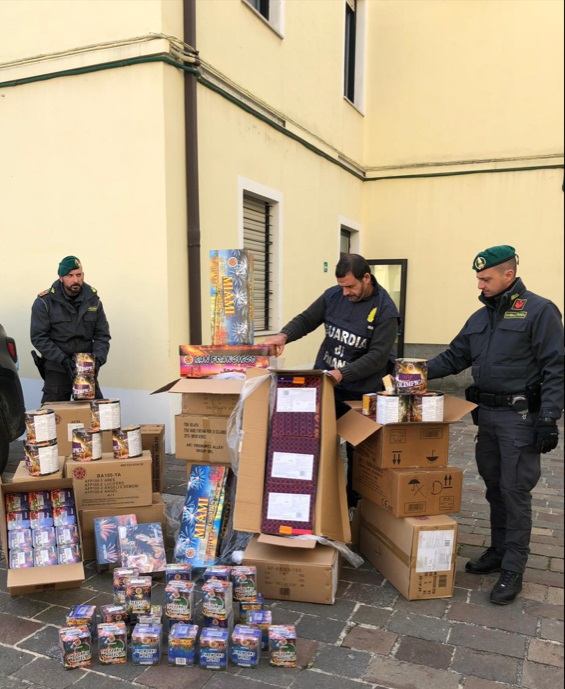 GUARDIA DI FINANZA PESCARA: SEQUESTRO DI CIRCA 3 QUINTALI  DI “BOTTI DI CAPODANNO”