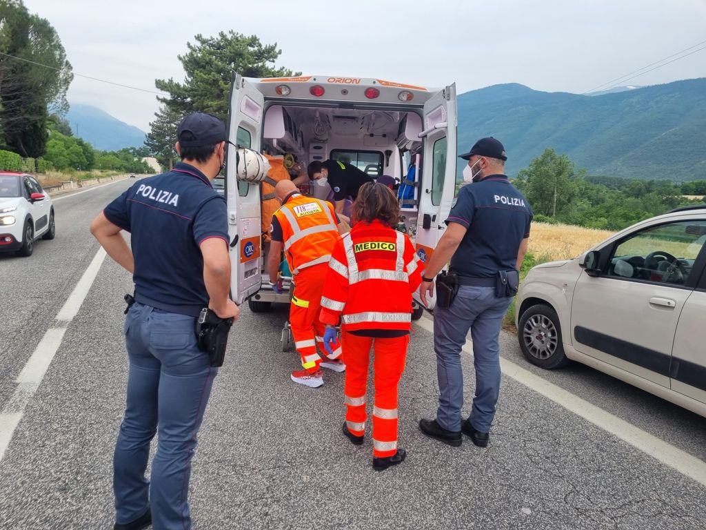 Sulmona, salvata dal tempestivo intervento di Polizia e 118 un'anziana novantenne colta da malore in casa