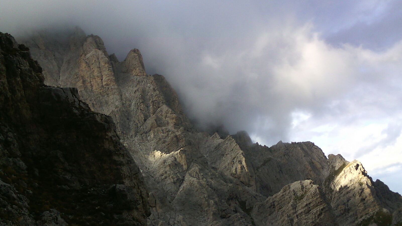 Tre escursionisti colpiti da un fulmine a Campo Imperatore, uno è in gravi condizioni 