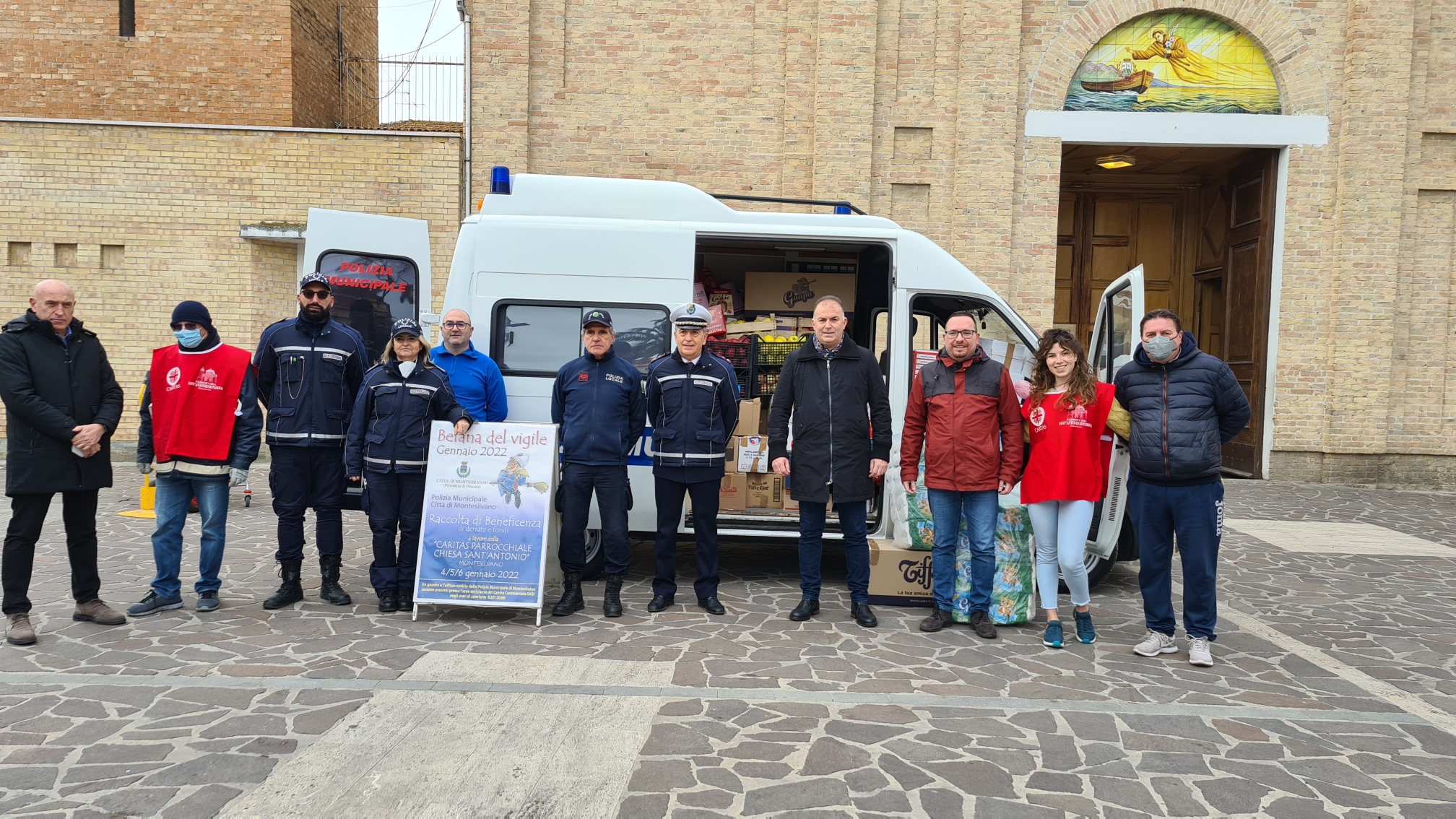 Montesilvano, befana del vigile , donati oltre 13 quintali di derrate alimentari alla Caritas della Parrocchia di Sant'Antonio
