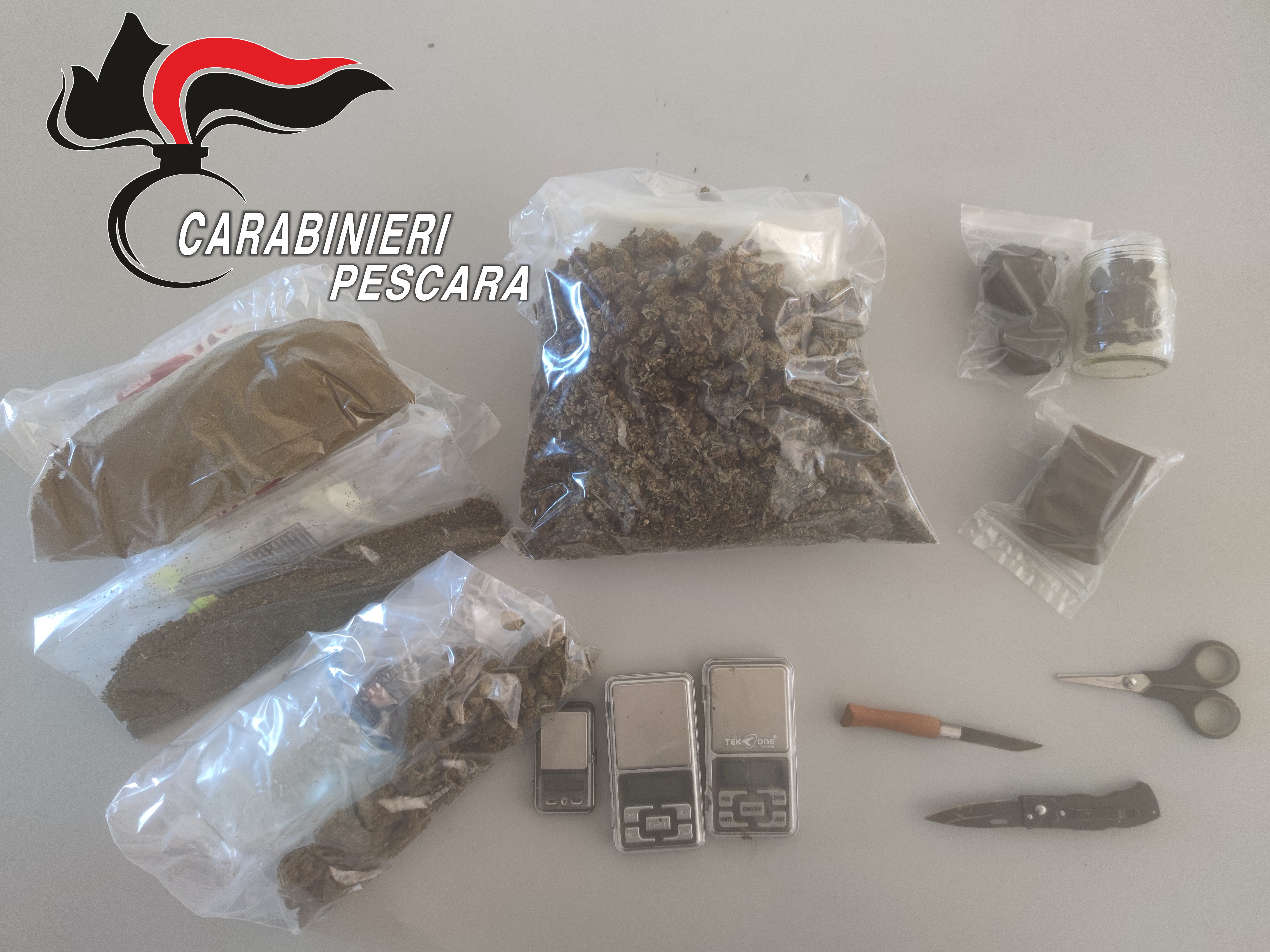 Montesilvano, aveva in casa un chilo di droga tra hashish e marijuana, arrestato dai carabinieri