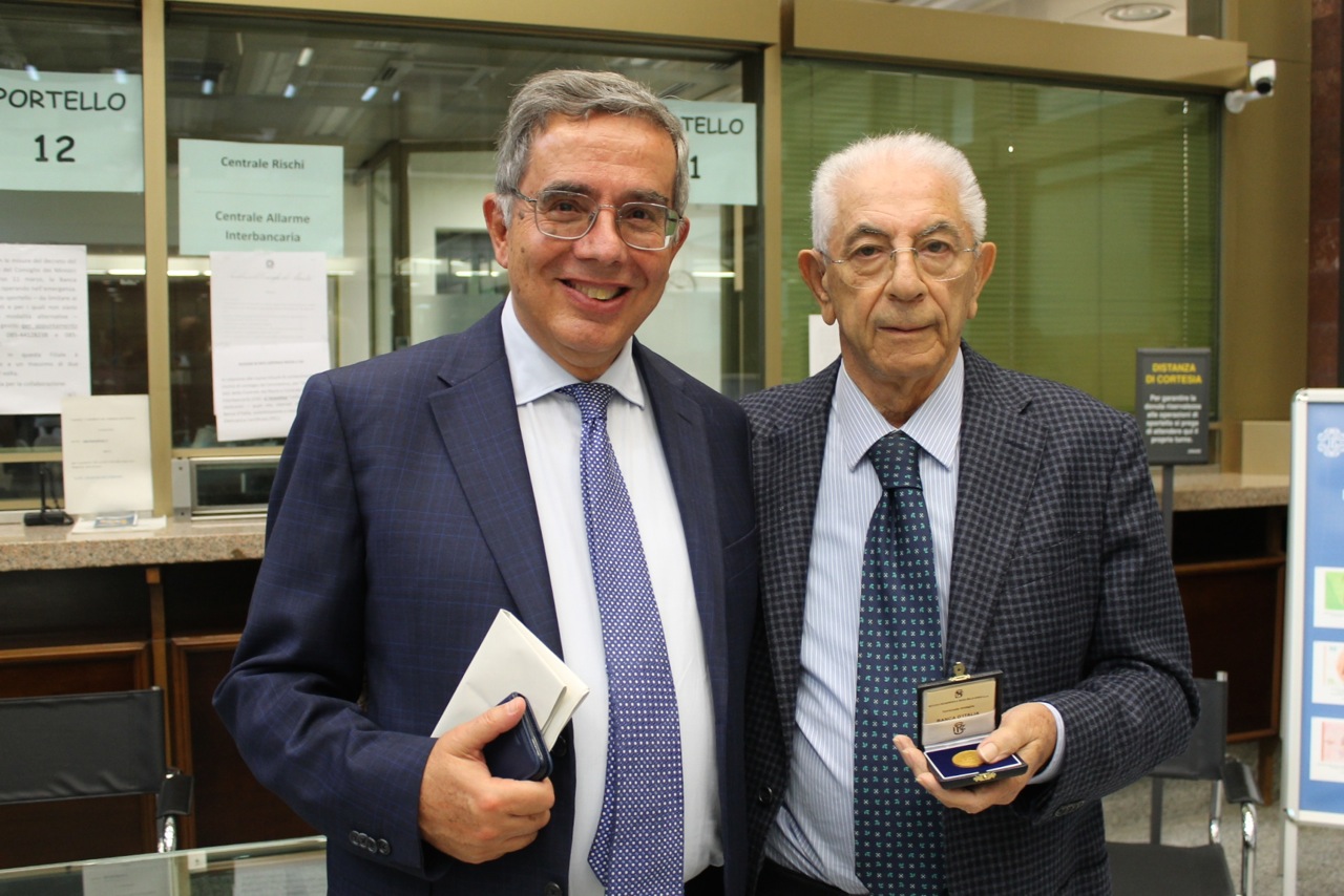 Pescara, la Banca d’Italia consegna la medaglia d’oro all'avvocato Domenico Cappuccilli per merito di lungo servizio