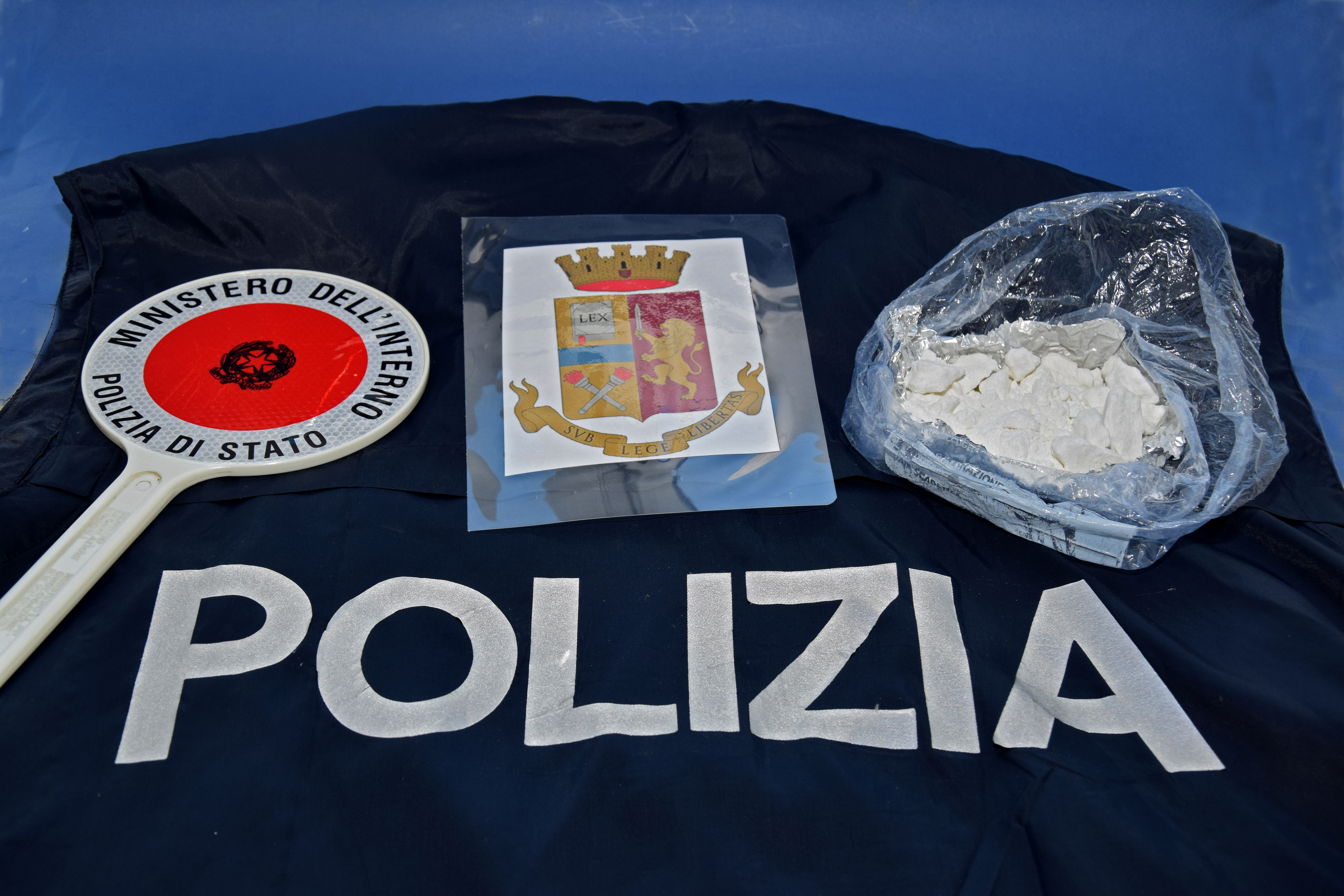 L'Aquila, nella sua auto la polizia scopre 100 gr di cocaina arrestato un 50enne