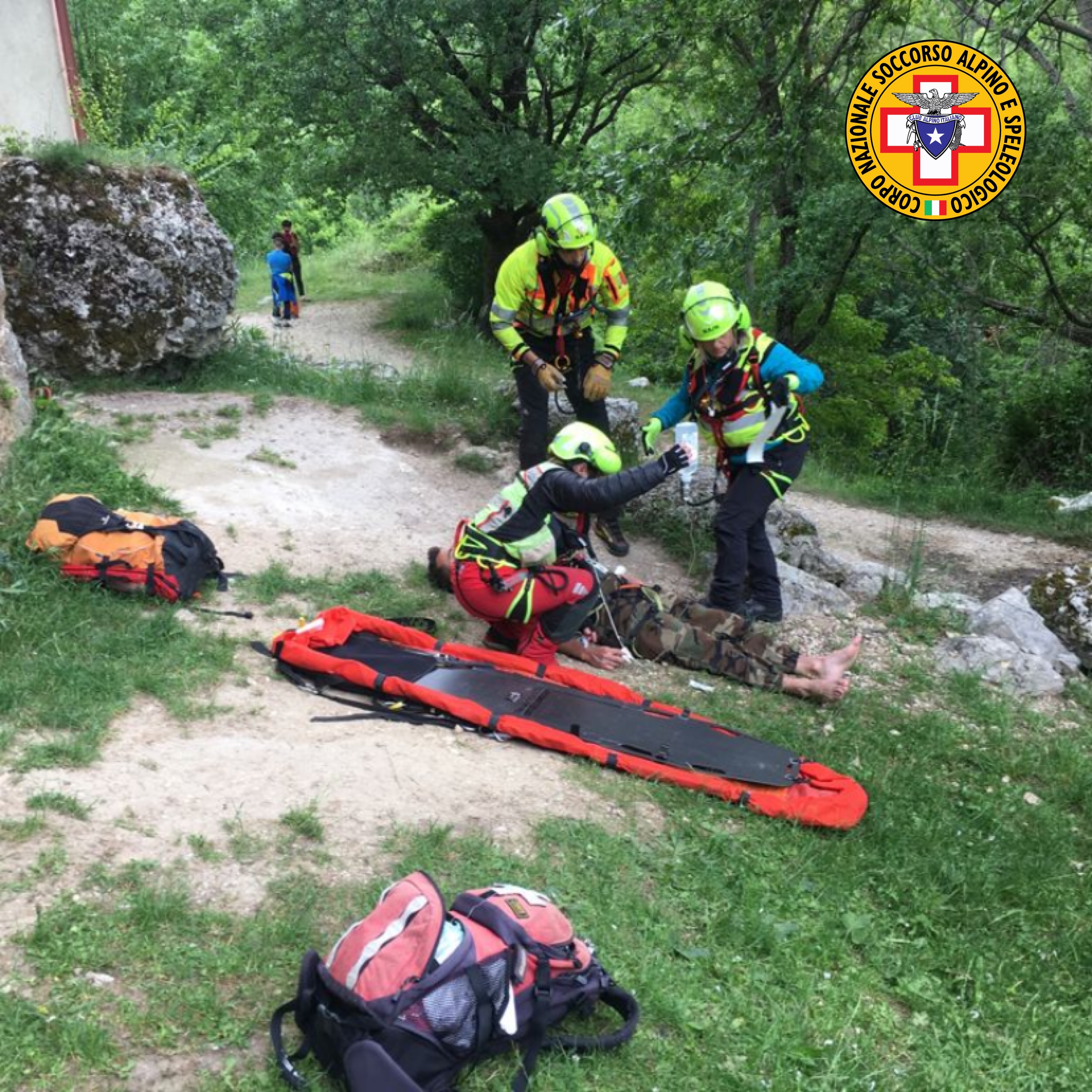 Il Soccorso Alpino interviene per un incidente nel Parco Velino Sirente, giovane scivola in arrampicata e fa un volo di 10 metri 