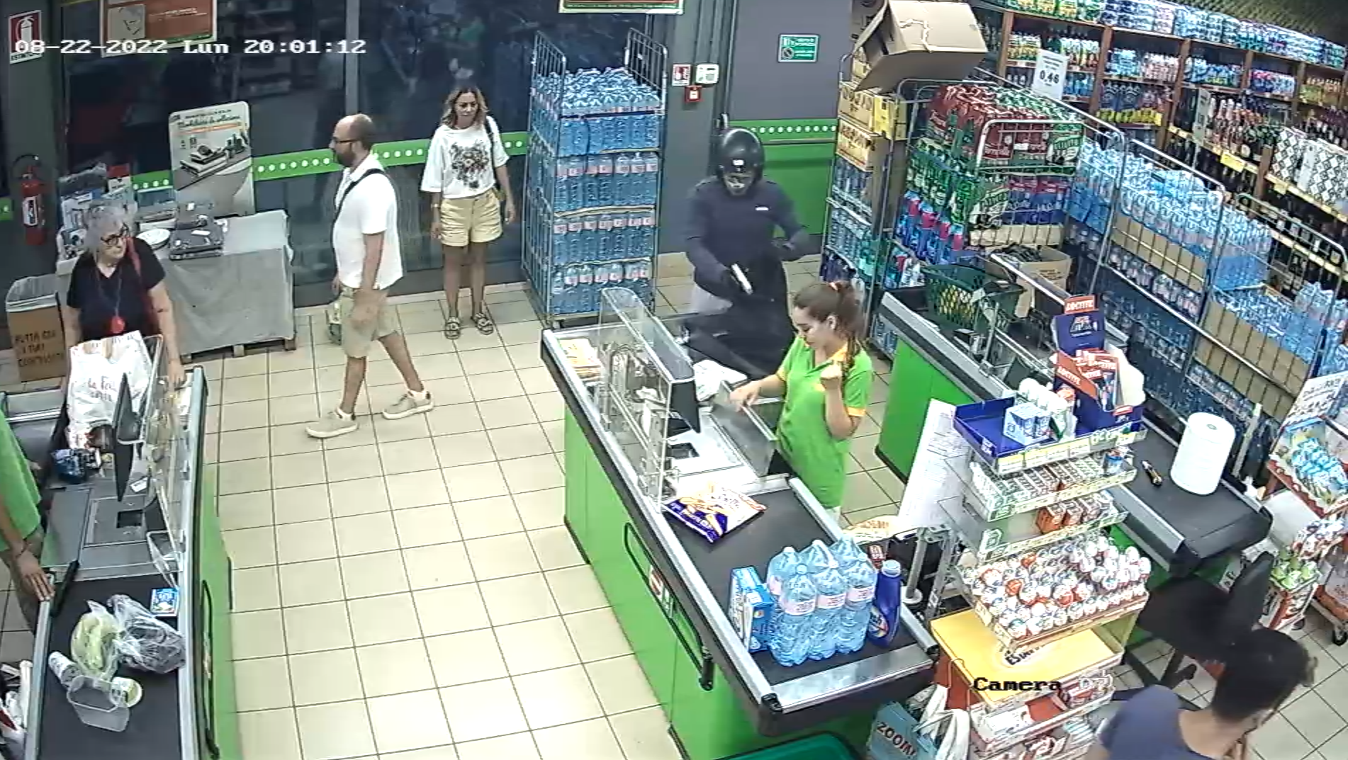 Pescara, la Polizia arresta un 33enne, avrebbe compiuto tre rapine a mano armata nei supermercati