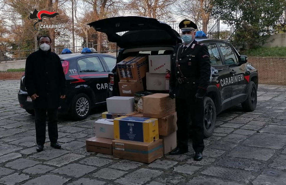 Solidarietà, i carabinieri della Compagnia di Atessa donano generi alimentari alla Caritas di Atessa e di Trivento