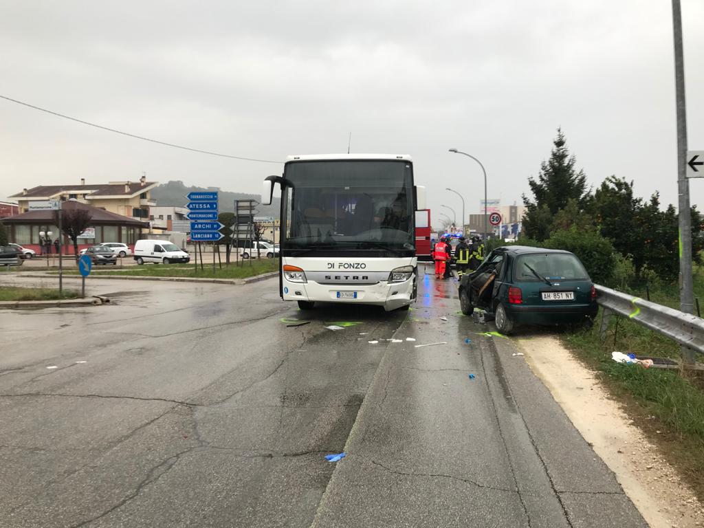 Incidente stradale Atessa, scontro tra un autobus e un'auto