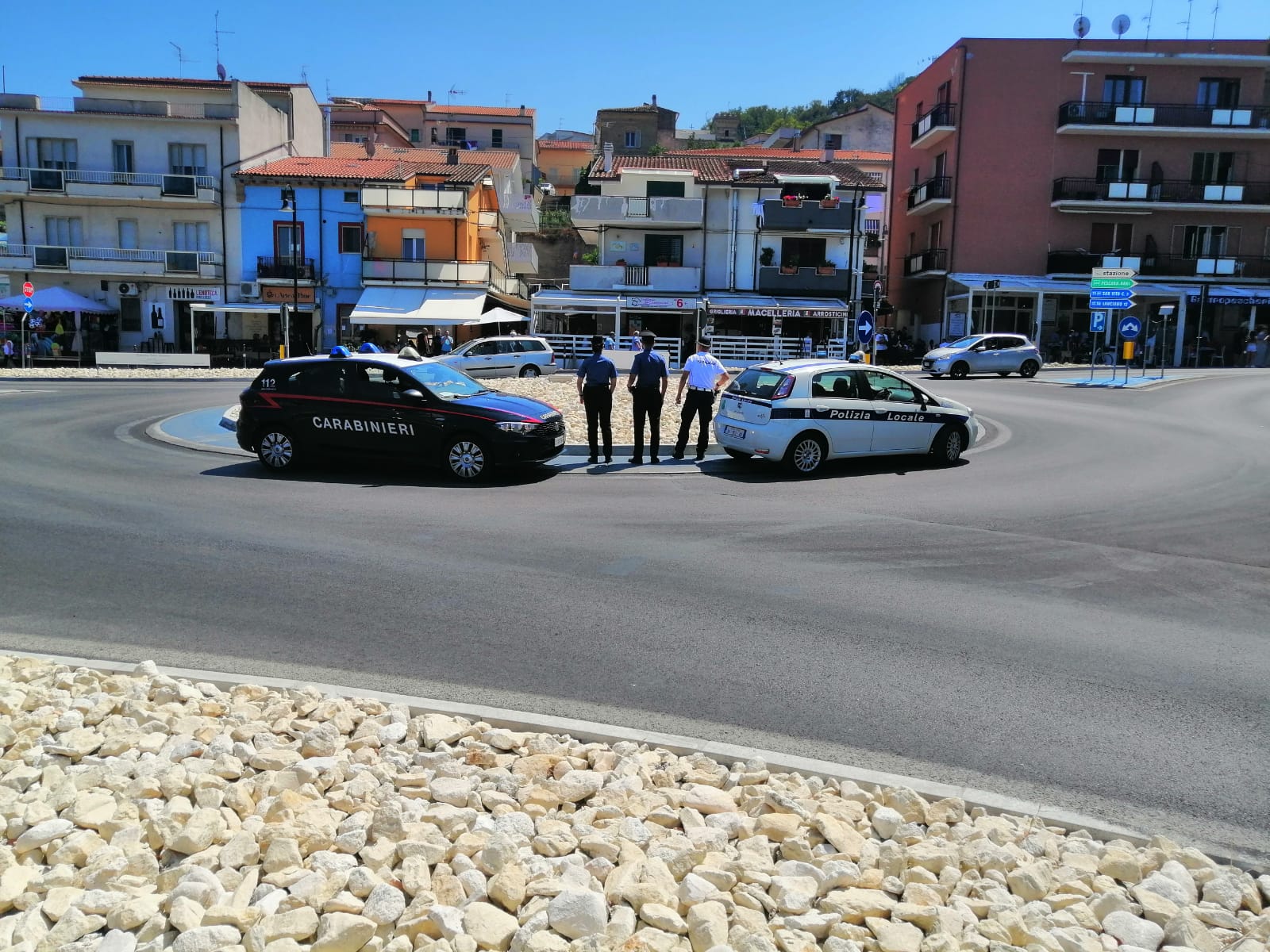 San Vito Chietino, in stato di alterazione crea il panico ed aggredisce vigili e carabinieri,  arrestato.