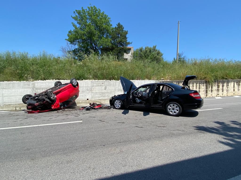 Grave incidente stradale ad Atessa sulla SP Marrucina: 5 feriti e due veicoli coinvolti