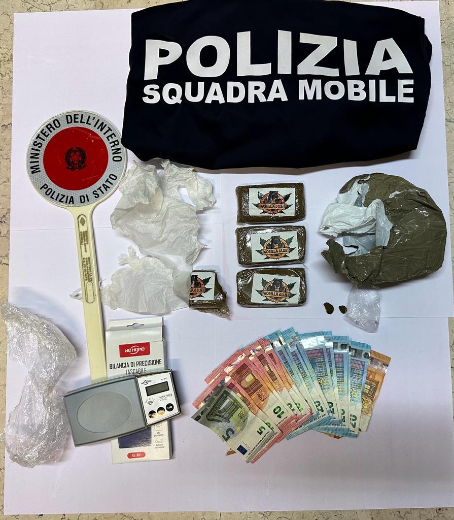 La Polizia arresta un 22enne per detenzione ai fini di spaccio di droga sul lungomare di Pescara-Montesilvano