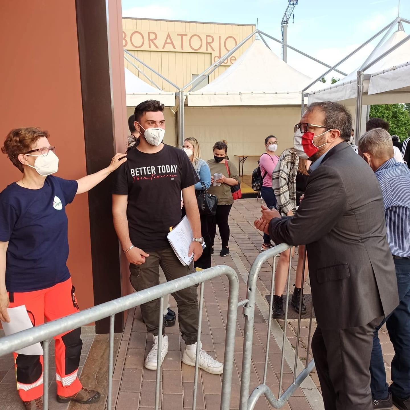 Coronavirus Abruzzo, prima dose di vaccino fatta per oltre 2mila maturandi 