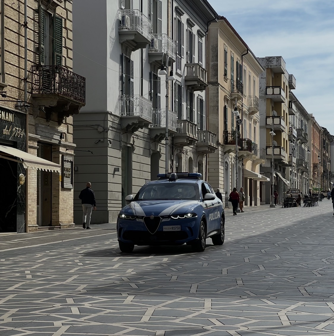 Droga e banconote false in cassaforte: blitz della Polizia di Stato nel Frentano, nei guai due giovani