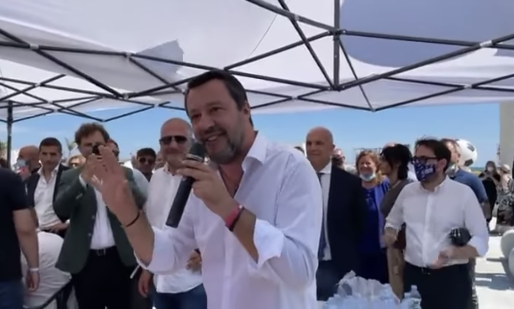 Il leader della Lega Matteo Salvini in Abruzzo per promuovere il referendum sulla Giustizia
