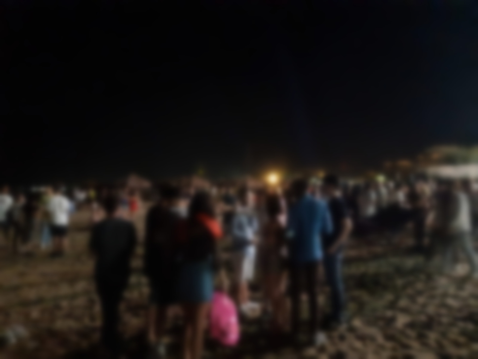 Festa sulla spiaggia non autorizzata sul lungomare sud di Pescara: interviene la Polizia di Stato per disperdere 500 ragazzi.