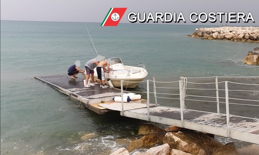 La  Guardia Costiera sequestra a Fossacesia un pontile abusivo per l’ormeggio di barche 