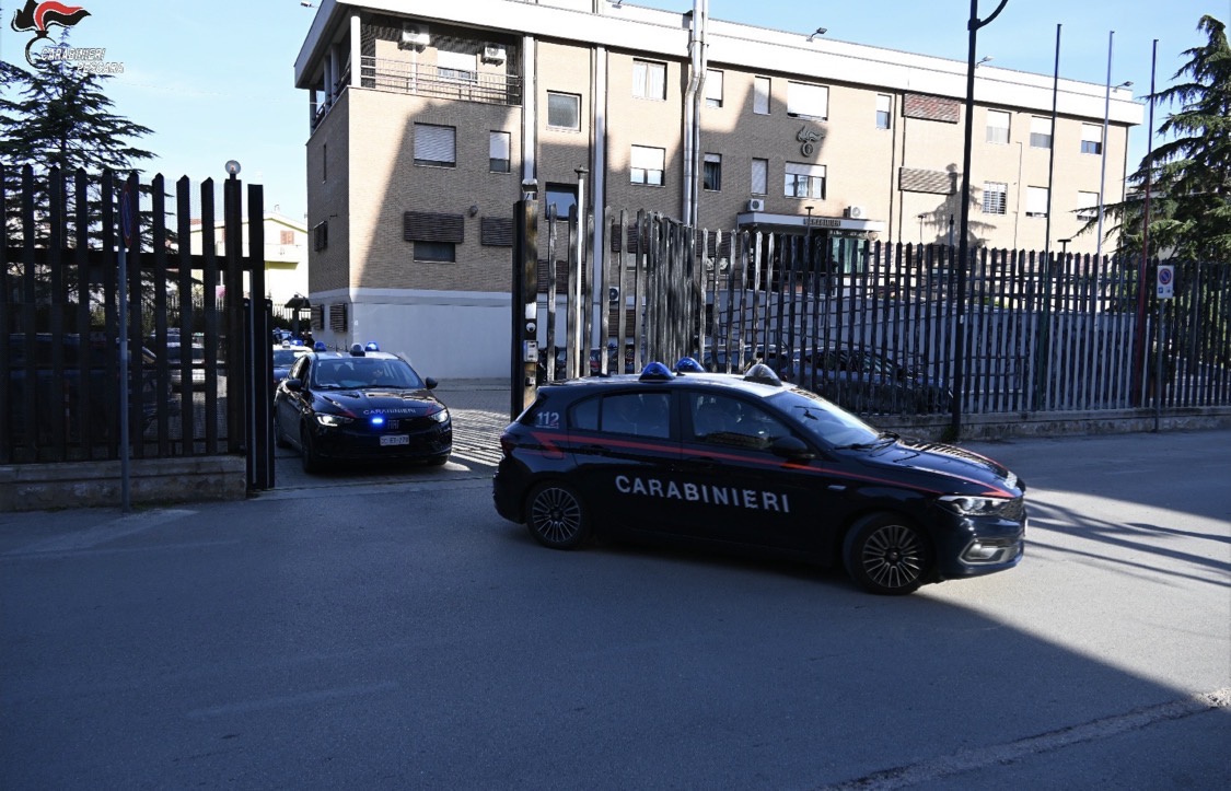 Montesilvano, tentano di rubare il gasolio da un escavatore nel cantiere della nuova chiesa: arrestati 43enne e 23enne