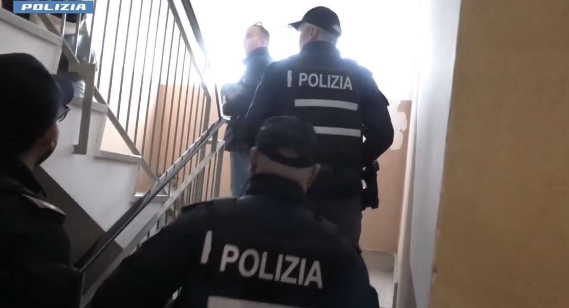 Pescara, maxi blitz ad "alto impatto" a Rancitelli: perquisite 12 case, scatta un arresto e la muratura di quattro immobili abusivi